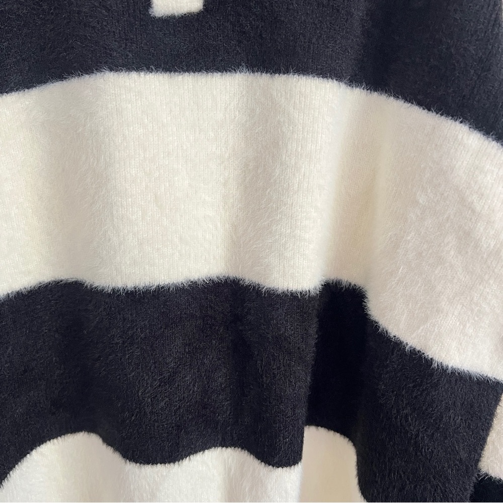 Disney x Forever 21 Mickey Mouse Fuzzy Striped Polo Rugby Sweater Size XXL Men’s - Picture 6 of 13